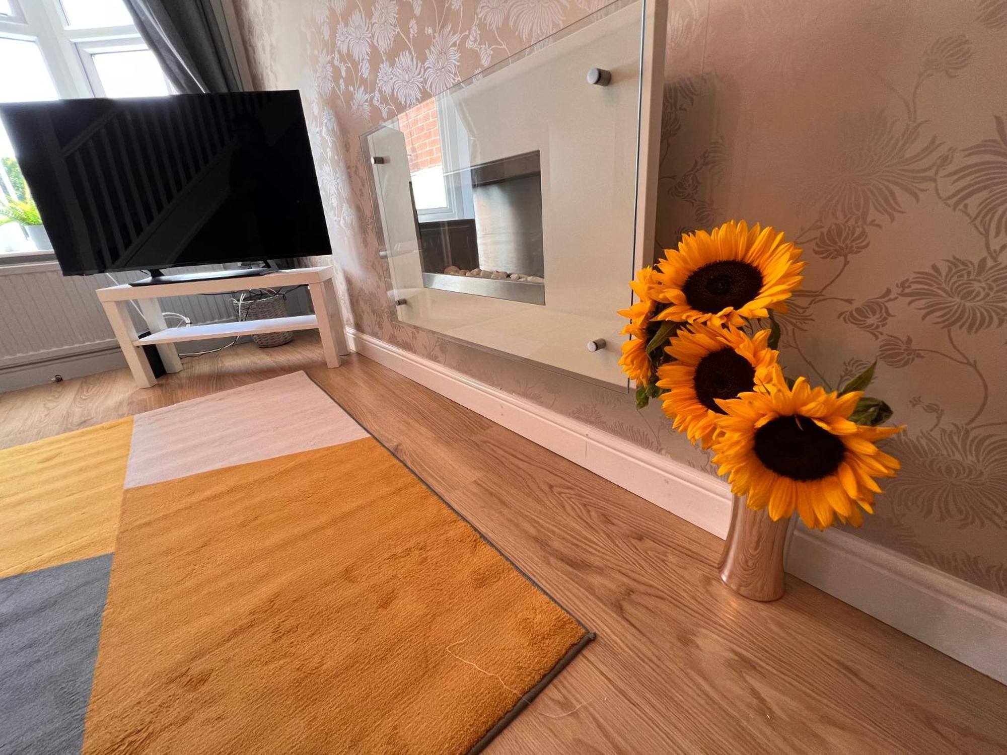 Contractors Or Family House - M1 Nottingham - Ikea Retail Park - Catkin Drive - 2 Bed Home With Driveway, Private Garden, Sleeps 4 - Tv'S In All Rooms Giltbrook Exterior foto