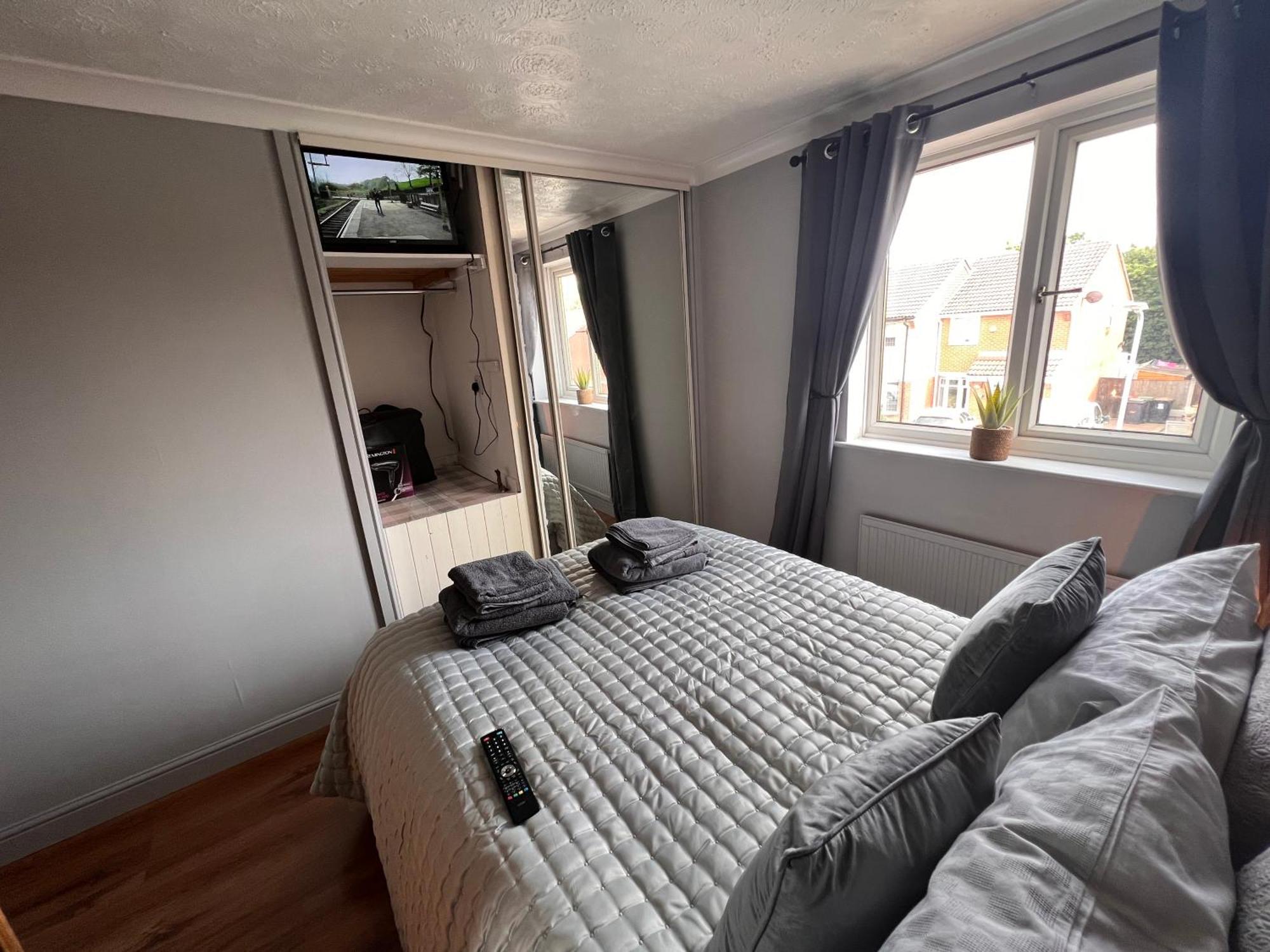 Contractors Or Family House - M1 Nottingham - Ikea Retail Park - Catkin Drive - 2 Bed Home With Driveway, Private Garden, Sleeps 4 - Tv'S In All Rooms Giltbrook Exterior foto