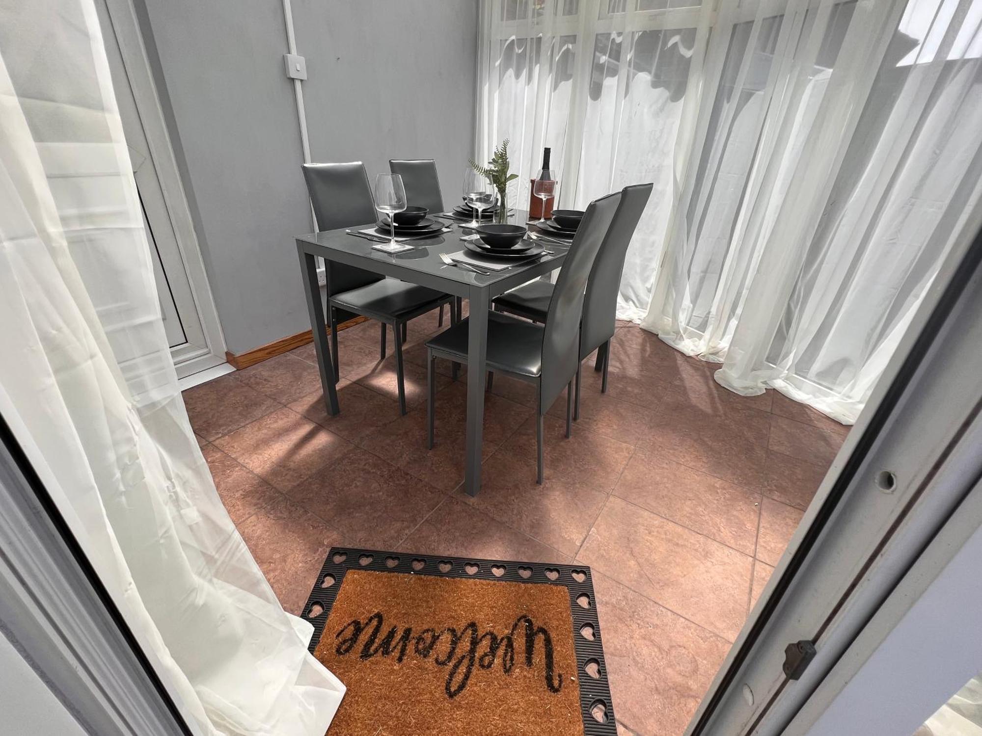 Contractors Or Family House - M1 Nottingham - Ikea Retail Park - Catkin Drive - 2 Bed Home With Driveway, Private Garden, Sleeps 4 - Tv'S In All Rooms Giltbrook Exterior foto