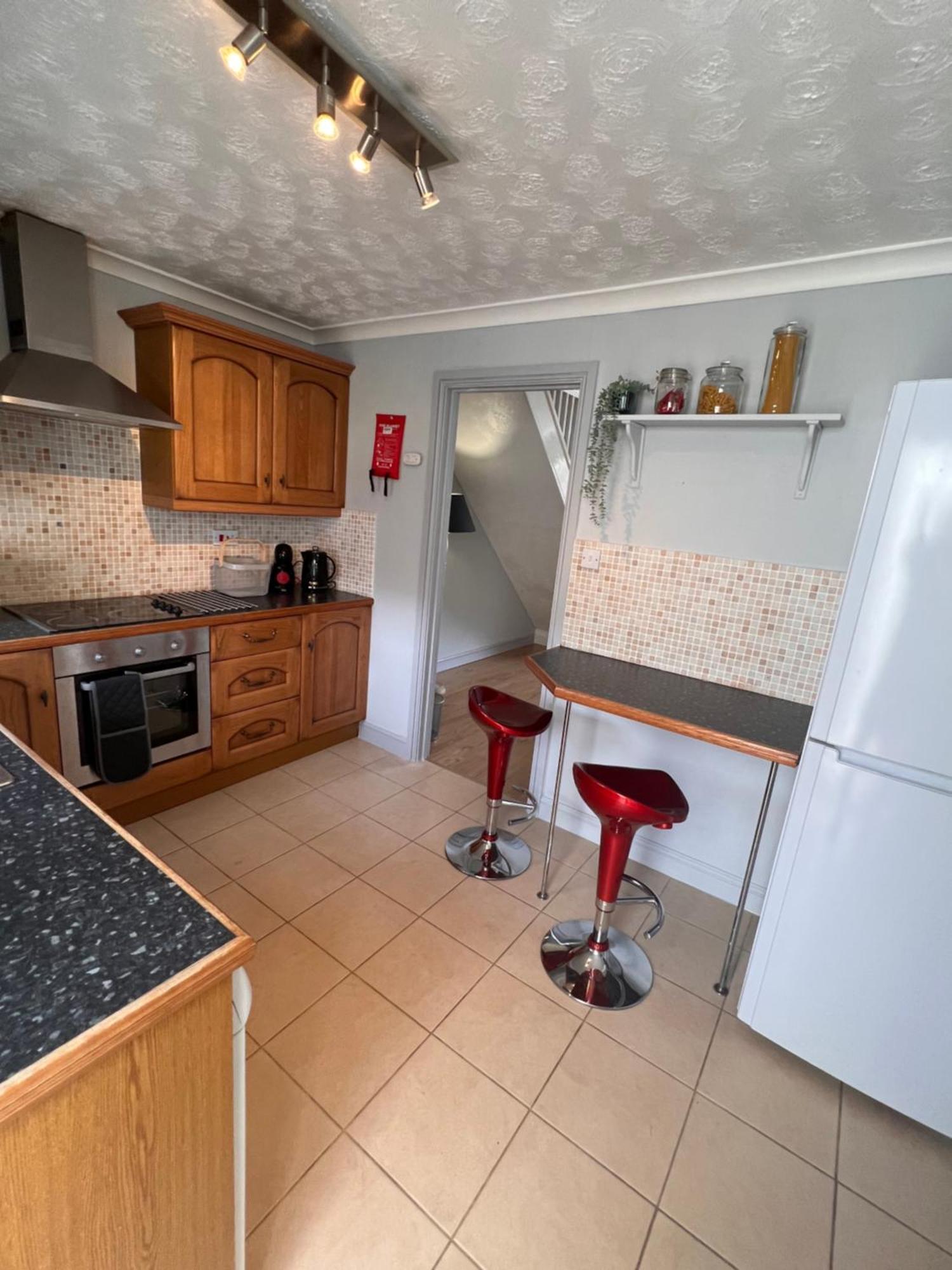 Contractors Or Family House - M1 Nottingham - Ikea Retail Park - Catkin Drive - 2 Bed Home With Driveway, Private Garden, Sleeps 4 - Tv'S In All Rooms Giltbrook Exterior foto